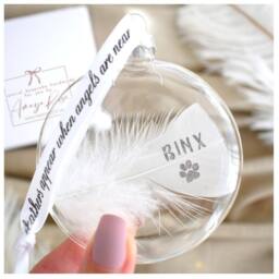 Amaya Rose Ltd White Feather Personalised Christmas Decoration. Gift Boxed Bauble in Clear - thumbnail 8