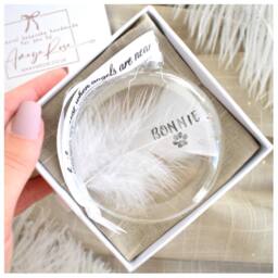 Amaya Rose Ltd White Feather Personalised Christmas Decoration. Gift Boxed Bauble in Clear - thumbnail 4