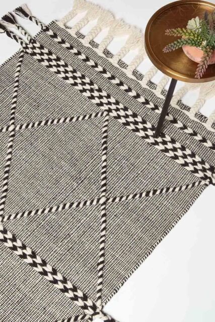 Homescapes Edessa Black & White Kilim Wool Rug - Size: 160 cm x 230 cm - image 1
