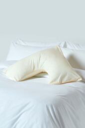 Homescapes Egyptian Cotton V Shaped Pillowcase 200 TC in Cream - thumbnail 2