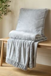 Catherine Lansfield 'Velvet & Faux Fur' Throw in Silver - Size: 150 cm x 200 cm - thumbnail 3
