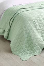 Catherine Lansfield 'Scallop Waves' Quilted Bedspread in Green