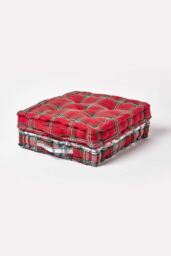Homescapes Cotton Macduff Tartan Floor Cushion in Red - Size: 50 cm x 50 cm - thumbnail 6