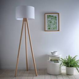K LIVING Erice Wooden Tripod Floor Lamp in Natural