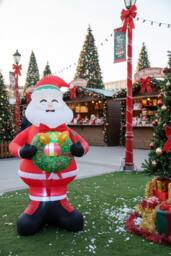 Living and Home 2.4m Lighted Christmas Inflatable Santa Holding Wreath Decoration in Red - thumbnail 2