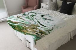 Benjamin Tate Design Green & Gold Marble Blanket in Natural - Size: 120 cm x 150 cm - thumbnail 3