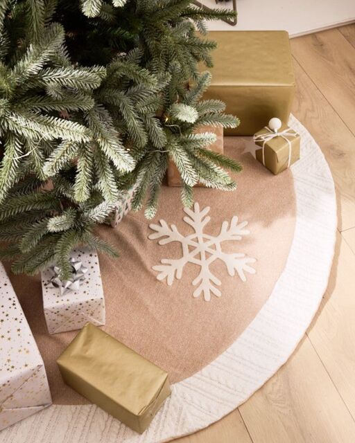 "Dibor Cosy Snowflake Christmas Tree Decoration Christmas Tree Skirt 36"" in Beige"