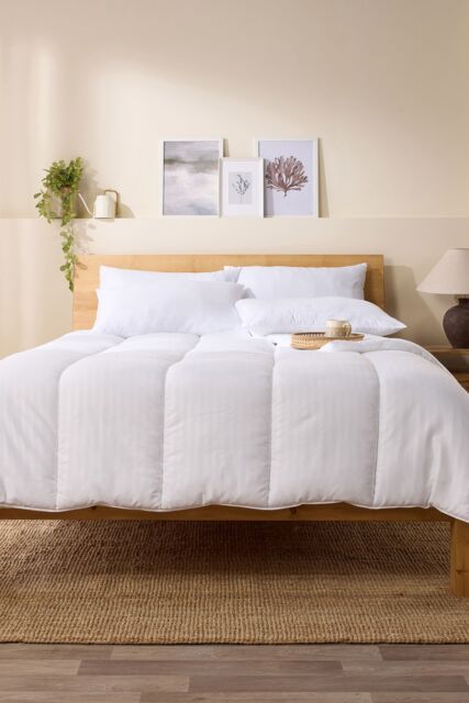 Snuggledown Scandinavian Classic Soft Touch 10.5 Tog All Year Round Duvet in White - Size: King - image 1