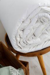 Slumberdown Wonderful Wool Lightweight Duvet with 2 Medium Support Pillows in White - Size: Super King - thumbnail 3