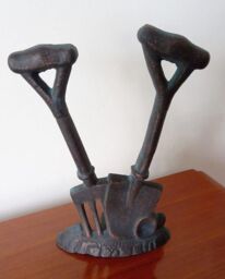 Inspirational Gifting Cast Iron Doorstop Spade & Fork Garden Ornament Sculpture in Bronze - thumbnail 5
