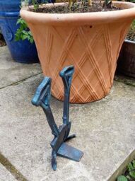 Inspirational Gifting Cast Iron Doorstop Spade & Fork Garden Ornament Sculpture in Bronze - thumbnail 2