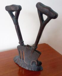 Inspirational Gifting Cast Iron Doorstop Spade & Fork Garden Ornament Sculpture in Bronze - thumbnail 4