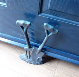 Inspirational Gifting Cast Iron Doorstop Spade & Fork Garden Ornament Sculpture in Bronze - thumbnail 3