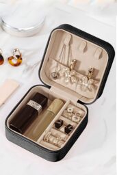 SHEONLY Women's Portable PU Leather Jewellery Box in Black
