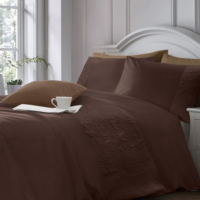 Intimates Elegant Pinsonic Geometric Duvet Cover & Pillowcase Set in Chocolate - Size: Double