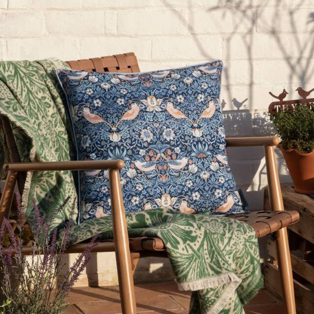 Morris & Co Strawberry Thief Piped Outdoor Cushion in Indigo - Size: 50 cm x 50 cm - image 1