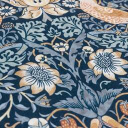 Morris & Co Strawberry Thief Piped Outdoor Cushion in Indigo - Size: 50 cm x 50 cm - thumbnail 5