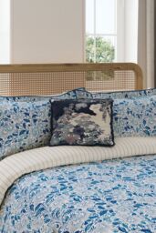 V & A 'Ornamental Bloom' Cotton Duvet Cover Set in Indigo - Size: Super King - thumbnail 2