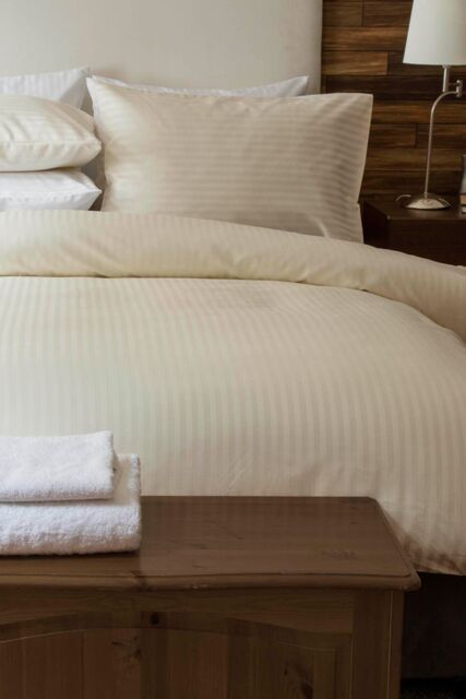 Belledorm Hotel Suite Satin Stripe 540 Thread Count Duvet Cover Set in Ivory - Size: King - image 1