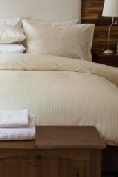 Belledorm Hotel Suite Satin Stripe 540 Thread Count Duvet Cover Set in Ivory - Size: King