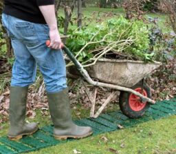 Primrose Instant Roll Out Garden Path Green Plastic Chevron 3m - Pack of 1 in Brown - thumbnail 2