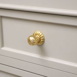 Melody Maison Shiny Gold Round Scalloped Drawer Knob With Scallop Detailed Base - thumbnail 5
