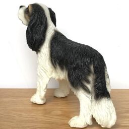 Animal Crackers Tricolour King Charles Spaniel Figurine by Leonardo, Gift Boxed - thumbnail 4