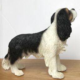 Animal Crackers Tricolour King Charles Spaniel Figurine by Leonardo, Gift Boxed - thumbnail 3