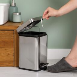 Harbour Housewares Square Bathroom Pedal Bin - 3L Stainless Steel Slim Rubbish Dustbin in Silver - thumbnail 6