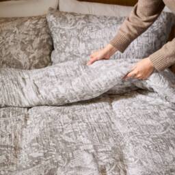 Voyage Maison Cademuir Reversible 100% Cotton Duvet Cover Set in Medium Beige - Size: Super King - thumbnail 4