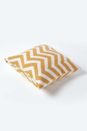 Homescapes Geometric Cotton Knitted Cushion Cover in Mustard - Size: 45 cm x 45 cm - thumbnail 3