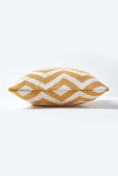 Homescapes Geometric Cotton Knitted Cushion Cover in Mustard - Size: 45 cm x 45 cm - thumbnail 2