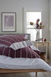 The Lyndon Company Next Level 100% Duvet Cover Set with Cuff Detailing in Burgundy - Size: Double - thumbnail 3