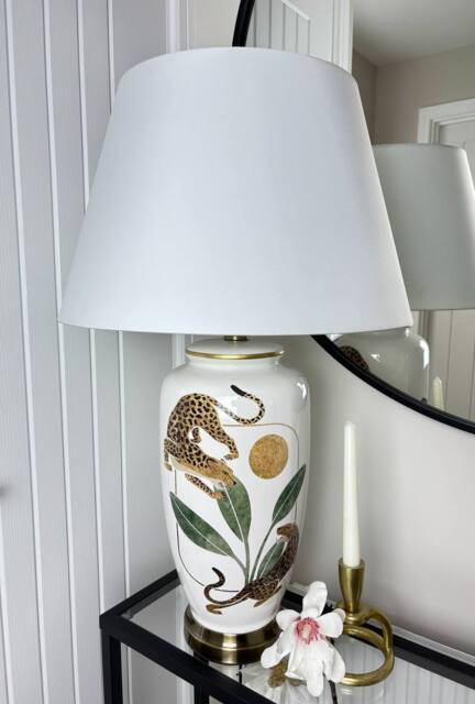 Downton Interiors Leopard Green Gold Ceramic Table Lamp with Plain Shade in White - Size: Large - image 1