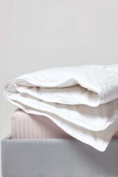 Homescapes Premium White Goose Down 4.5 Tog Summer Duvet - Size: Single - thumbnail 2