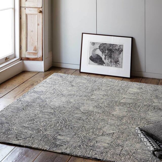 The Rug Shop UK Black Luxurious Modern Easy to clean Hand Made Geometric Area Rug - Size: 200 cm x 300 cm - image 1