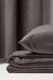 Homescapes Diamond Quilted Velvet Throw in Grey - Size: 150 cm x 200 cm - thumbnail 6