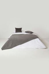 Homescapes Diamond Quilted Velvet Throw in Grey - Size: 150 cm x 200 cm - thumbnail 3
