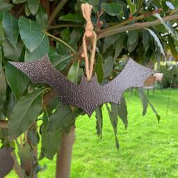 Poppyforge Hanging Bat Garden Art (Pack of 3) - W20 x H8 cm - Black - thumbnail 4