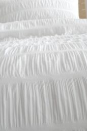 Catherine Lansfield Seersucker Duvet Cover & Pillowcase Set in White - Size: Single - thumbnail 3