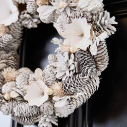 Dibor 33cm White Xmas Decor Front Door Wreath Christmas Wreath in Silver - thumbnail 4