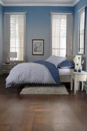 The Lyndon Company Ashling Garden Leaf Cotton Duvet Set with Contrast Reverse Design in Navy - Size: Single - thumbnail 2