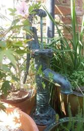Inspirational Gifting Garden Hand Water Pump Garden Ornament Cast Iron in Bronze