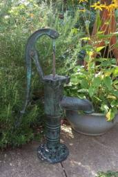 Inspirational Gifting Garden Hand Water Pump Garden Ornament Cast Iron in Bronze - thumbnail 3
