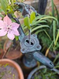 Inspirational Gifting Garden Hand Water Pump Garden Ornament Cast Iron in Bronze - thumbnail 4