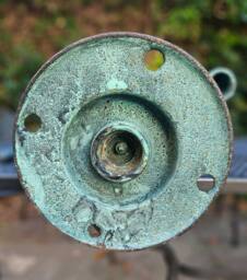 Inspirational Gifting Garden Hand Water Pump Garden Ornament Cast Iron in Bronze - thumbnail 5