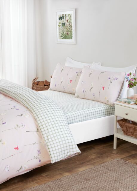 Rapport Home Niamh Floral Microfibre Complete Duvet Cover Set With Pillowcase in Pink - Size: King - image 1