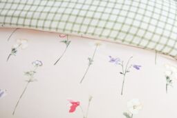 Rapport Home Niamh Floral Microfibre Complete Duvet Cover Set With Pillowcase in Pink - Size: King - thumbnail 2