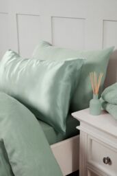 Silky Silks 100% Mulberry Silk Standard Pillowcase in Light Green - Size: Standard Pillow Case - thumbnail 1