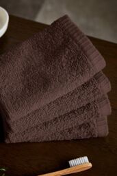 Catherine Lansfield 'Quick Dry' Face Cloth 4 Pack in Chocolate
